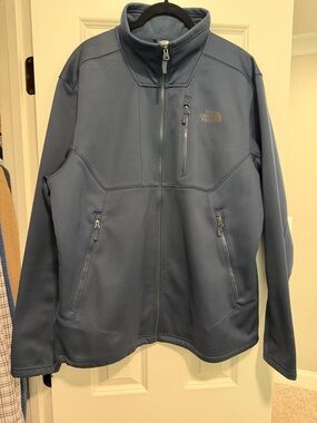 The North Face Men’s Slate Blue Softshell Performance Jacket